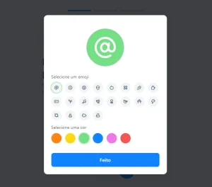 Uma caixa de diálogo em frente a um fundo semi-transparente escuro, permitindo que você "selecione um emoji" e "selecione uma cor." Após isso, pode clicar o botão "Feito" para criar o avatar.